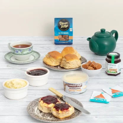 Individual Devon Cream Tea Hamper with Fudge