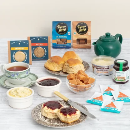 Classic Devon Cream Tea Hamper with Fudge